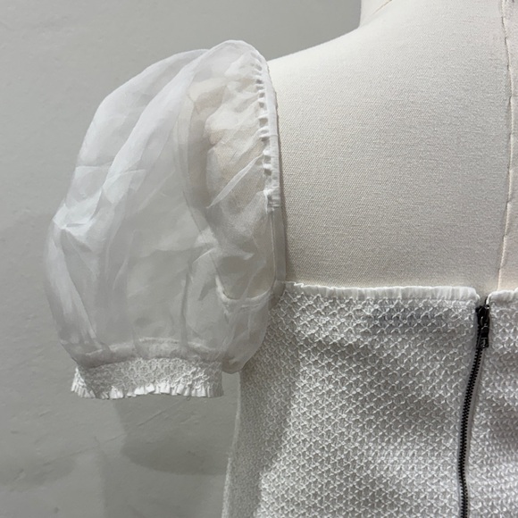 Alice + Olivia White Textured Puff Sleeve Blouse Smocked Top - Size Large - Picture 5 of 10